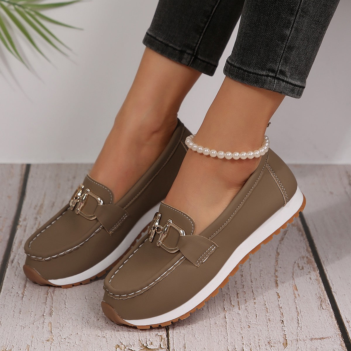 Women Casual Sports Shoes with Metal Chain