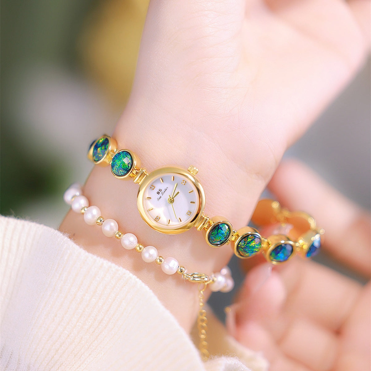 Elegant Malachite Bead Quartz Women Watch
