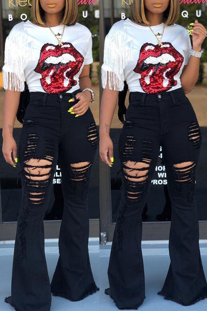 Baggy-shaped jeans